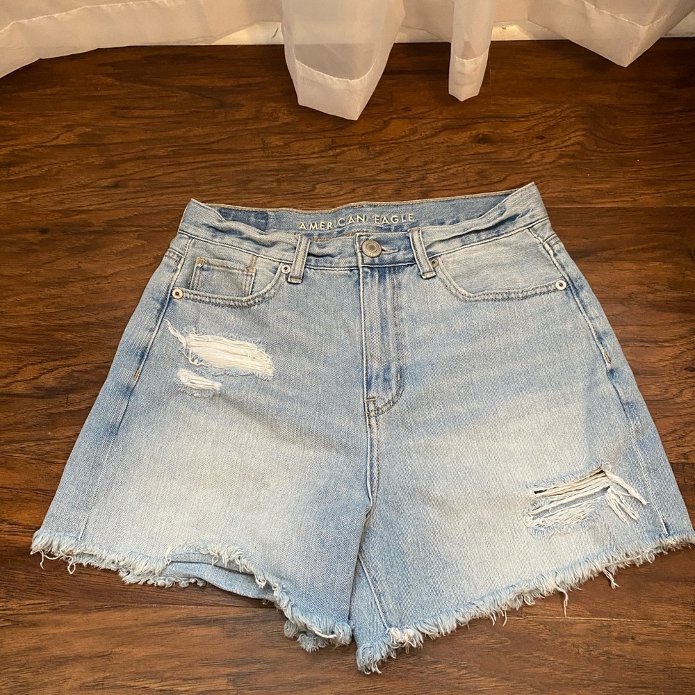 AE Mom shorts size 4